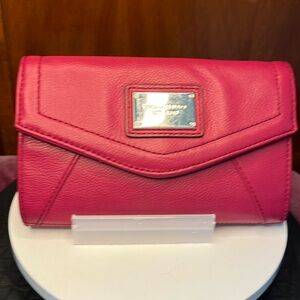 Tignanello  Wallet on chain Crossbody bag phone case  fuchsia  Padded  EUC  7.5w